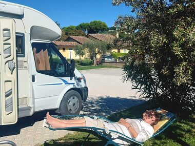 De moeder van Anja op reis met de camper